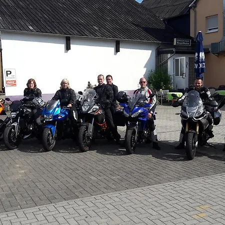 Am Brunnen Hotel *